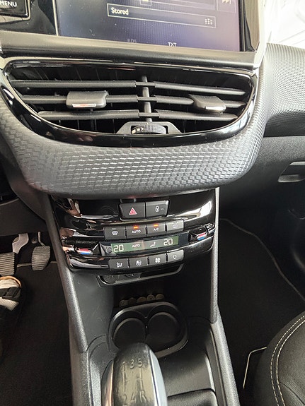 Peugeot 208 7 of 10