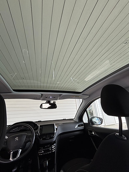 Peugeot 208 8 of 10