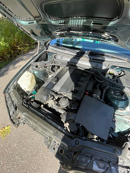 BMW 325i 6 of 7