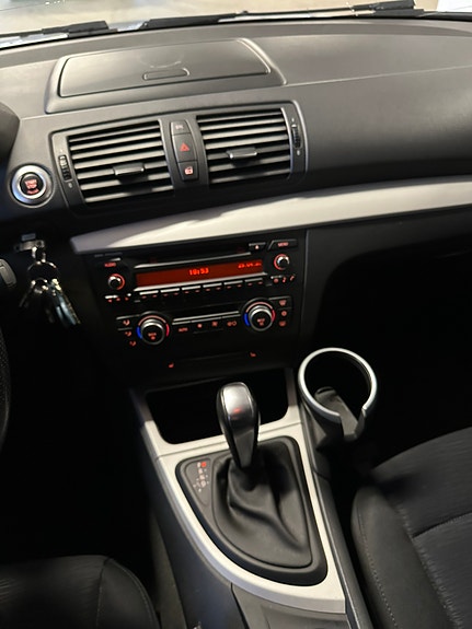 BMW 120i 4 of 8