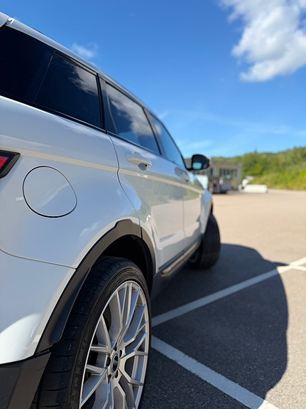 Land Rover Range Rover Evoque 9 of 16