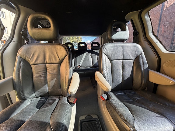 Chrysler Grand Voyager 2 of 8