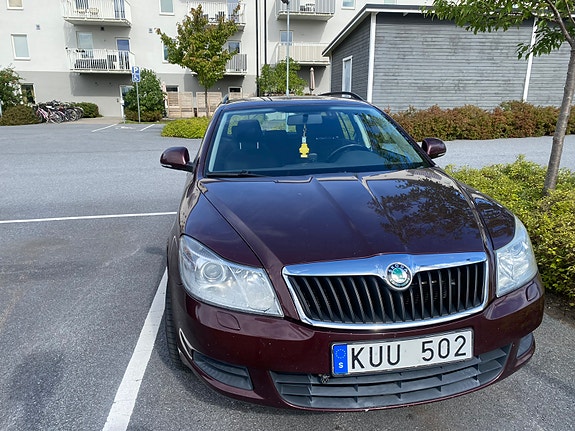 Skoda Octavia 2 of 3