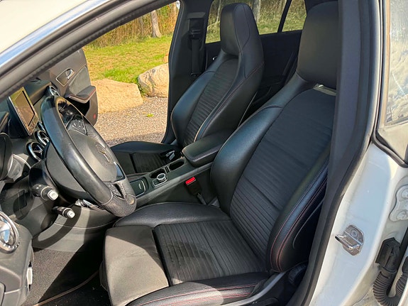 Mercedes-Benz CLA220 d 4 of 8