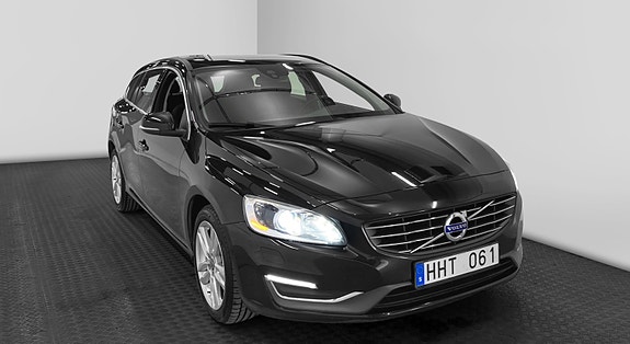 Volvo V60 2 of 24
