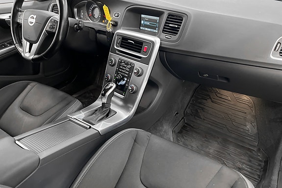 Volvo V60 13 of 24