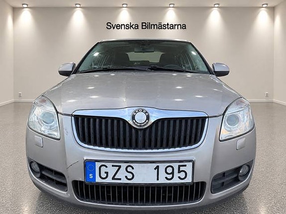 Skoda Fabia 2 of 12