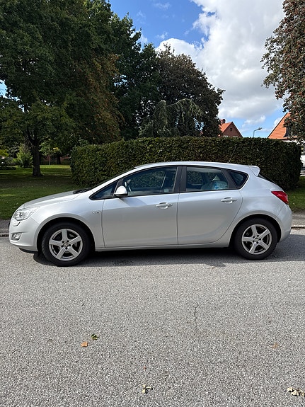 Opel Astra 2 of 7