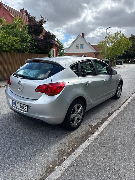 Opel Astra 4 of 7