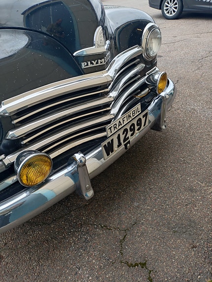 Plymouth Deluxe 29 of 30