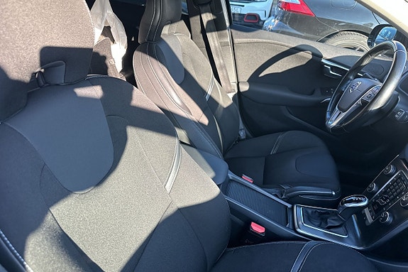 Volvo V40 14 of 23