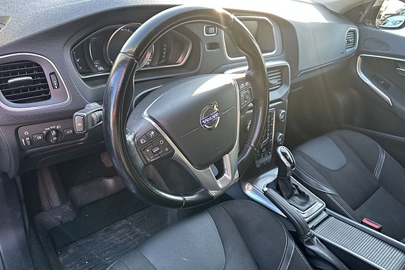 Volvo V40 11 of 23