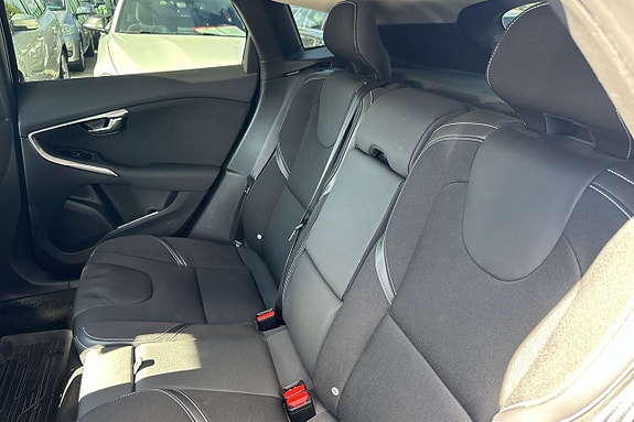 Volvo V40 17 of 23