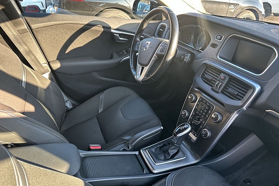 Volvo V40 15 of 23