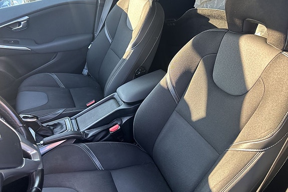 Volvo V40 10 of 23