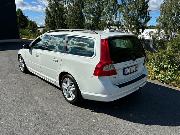 Volvo V70 3 of 6