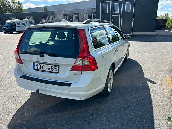 Volvo V70 4 of 6