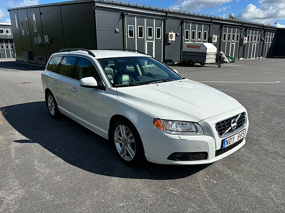 Volvo V70 2 of 6