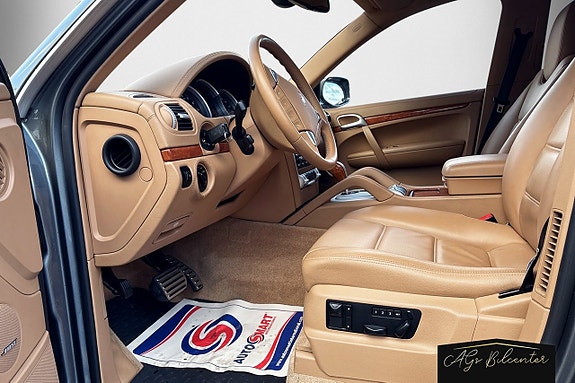 Porsche Cayenne S 18 of 25