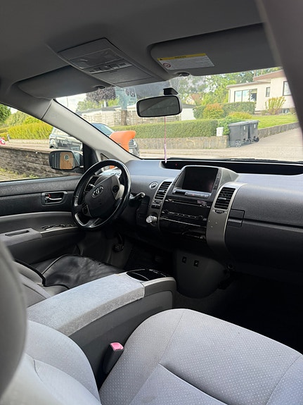 Toyota Prius 5 of 6