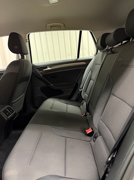 Volkswagen Golf VII 11 of 12