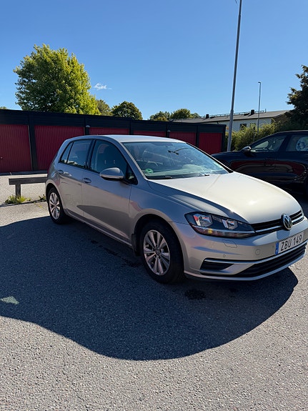 Volkswagen Golf VII 2 of 12