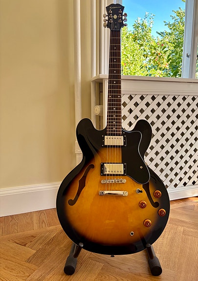 Nyservad Epiphone Dot elgitarr sunburst semi-hollow inkl. Hard Case