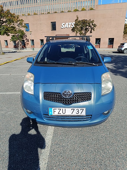 Toyota Yaris 3 of 7