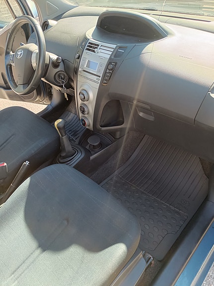 Toyota Yaris 6 of 7