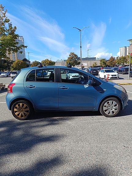 Toyota Yaris 5 of 7