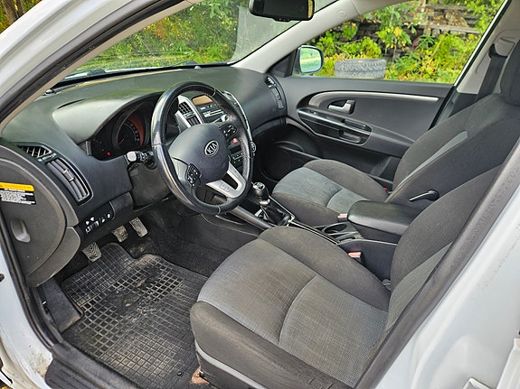 Kia Ceed 4 of 6