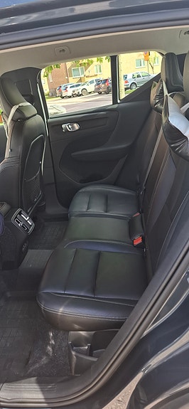 Volvo XC40 3 of 5