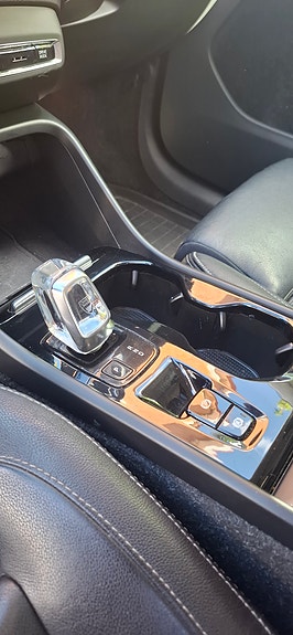 Volvo XC40 4 of 5