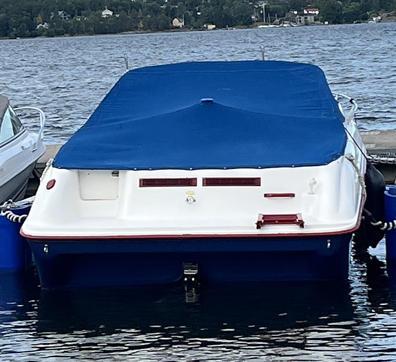 Sällsynt & välskött Sea Ray 215EC, 1996 – ovanligt mörkblått skrov 11 of 12
