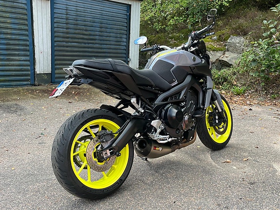 Yamaha MT-09 3 of 5