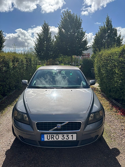 Volvo S40 2 of 8