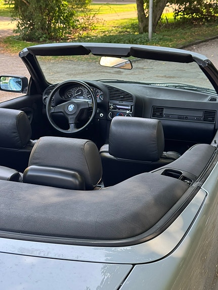 BMW 325i 6 of 7