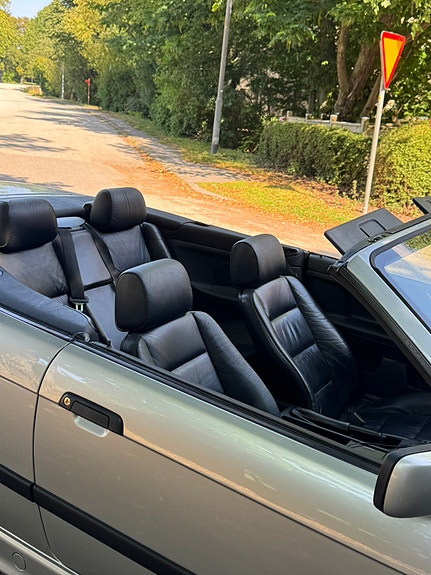 BMW 325i 5 of 7