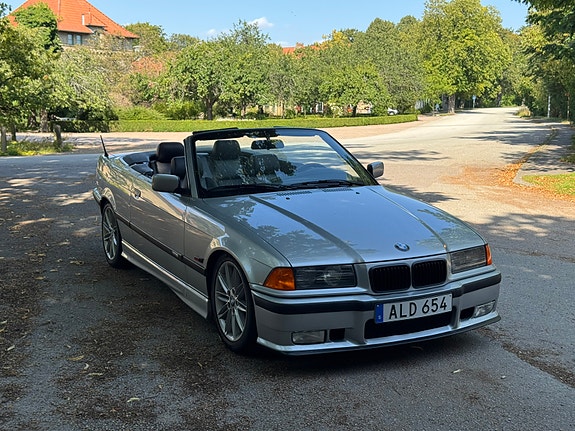 BMW 325i 2 of 7