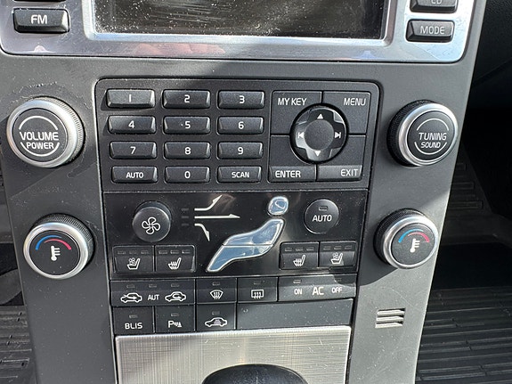 Volvo V70 7 of 15