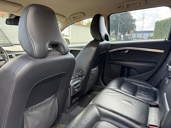 Volvo V70 5 of 15