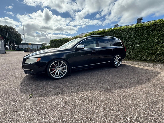 Volvo V70 2 of 15