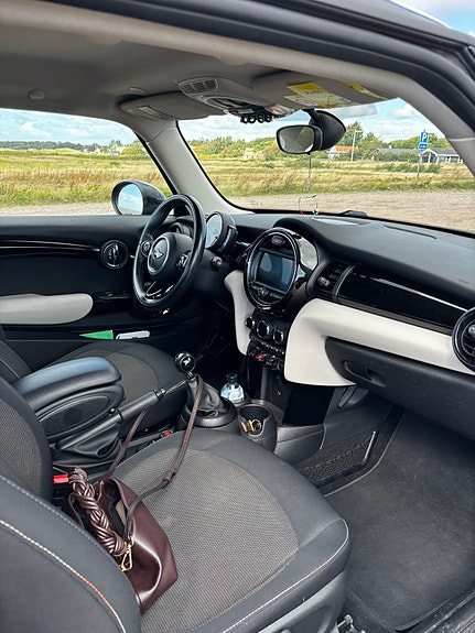 MINI Cooper 6 of 8