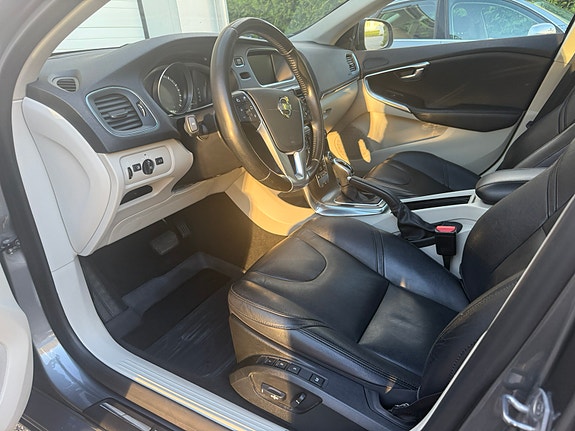 Volvo V40 12 of 27