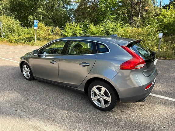 Volvo V40 3 of 27