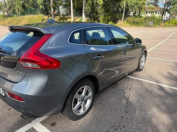 Volvo V40 5 of 27