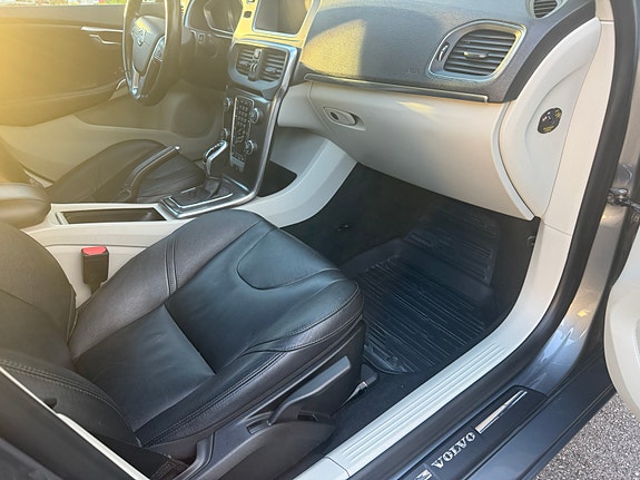 Volvo V40 14 of 27