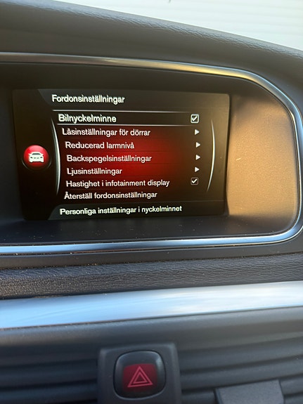 Volvo V40 17 of 27