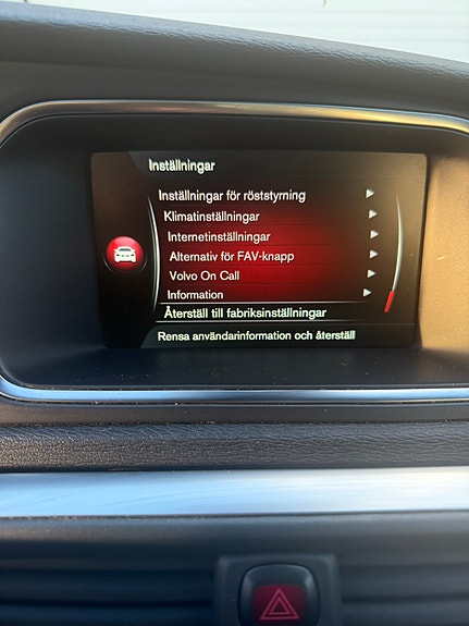 Volvo V40 25 of 27