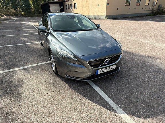 Volvo V40 8 of 27